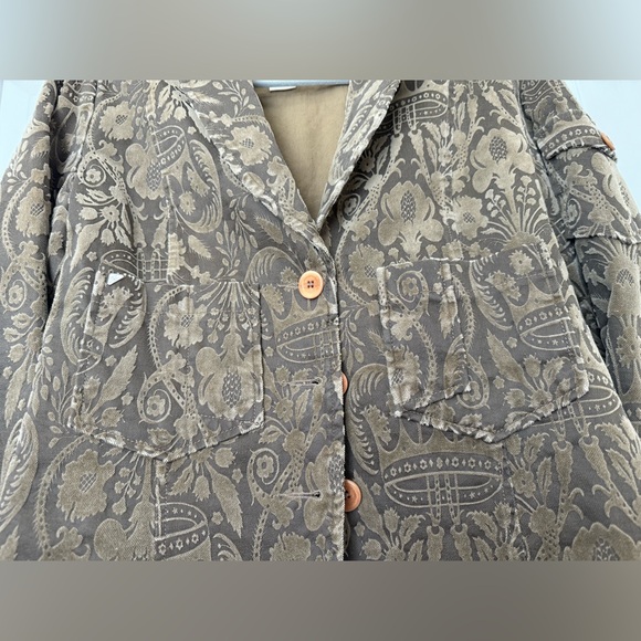 Olive green waist coat by French designer. Retro look; sharp finisher - Picture 5 of 8